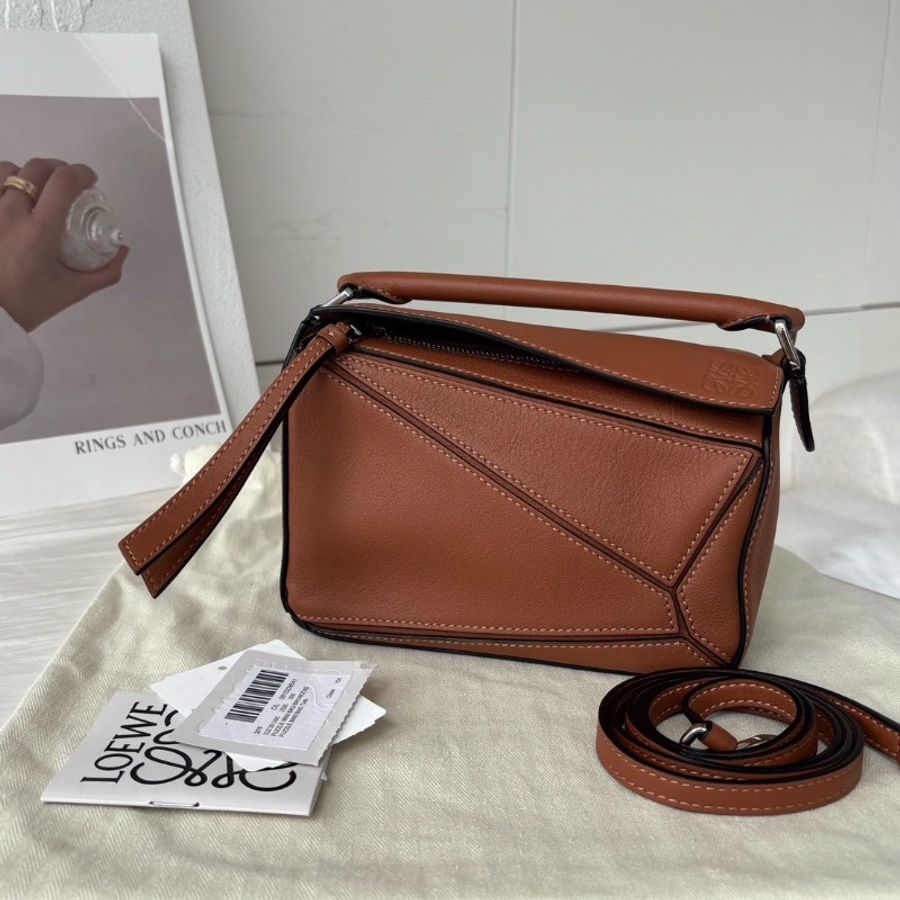 全新🤎#Loewe #迷你幾何包 #銀扣焦糖色 #22年編碼 #購證-3