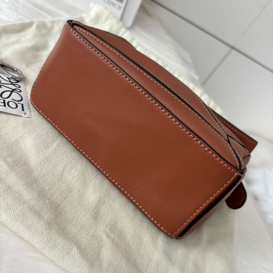 全新🤎#Loewe #迷你幾何包 #銀扣焦糖色 #22年編碼 #購證-10