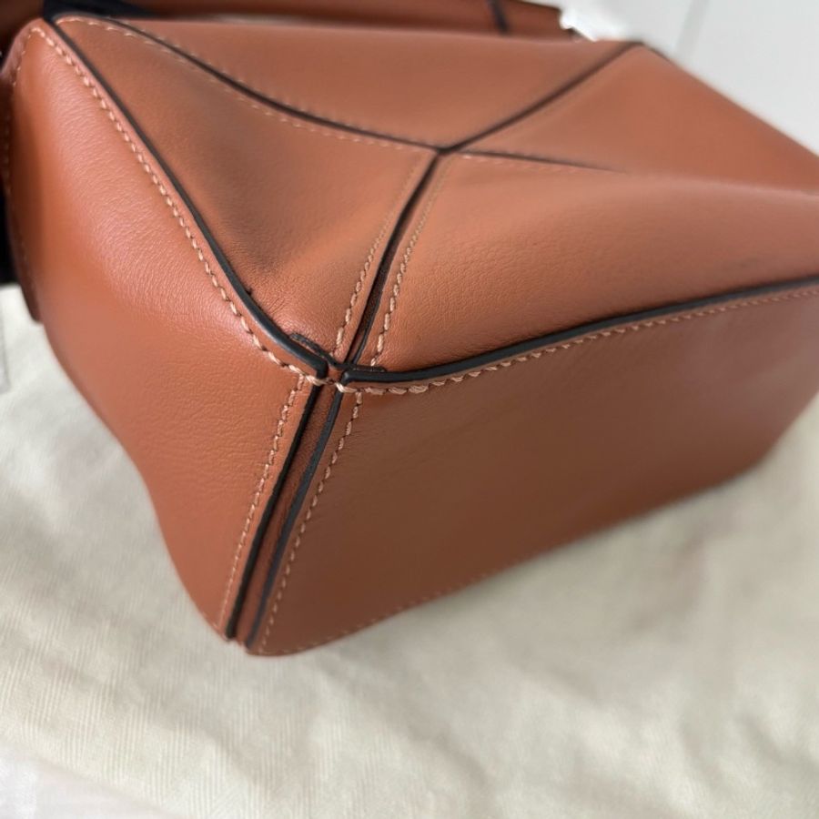 全新🤎#Loewe #迷你幾何包 #銀扣焦糖色 #22年編碼 #購證-11