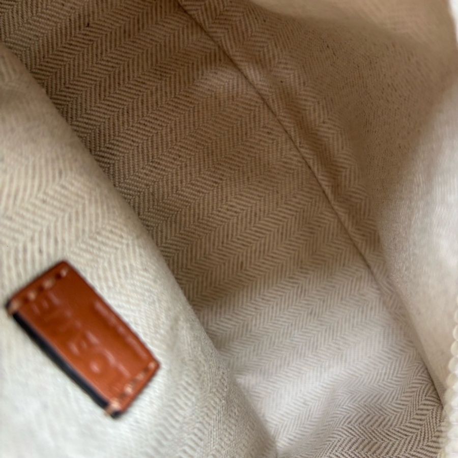 全新🤎#Loewe #迷你幾何包 #銀扣焦糖色 #22年編碼 #購證-16