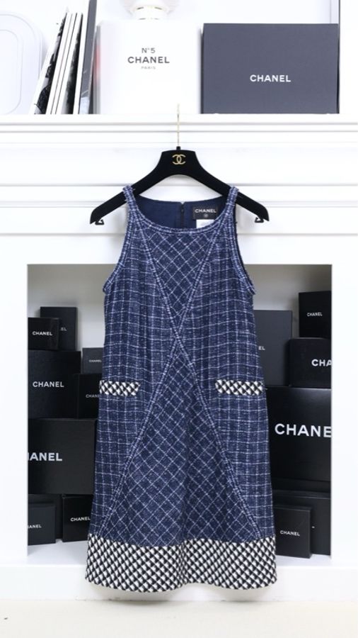Chanel 13年春夏秀款蓝色粗花呢两口袋连衣裙-0