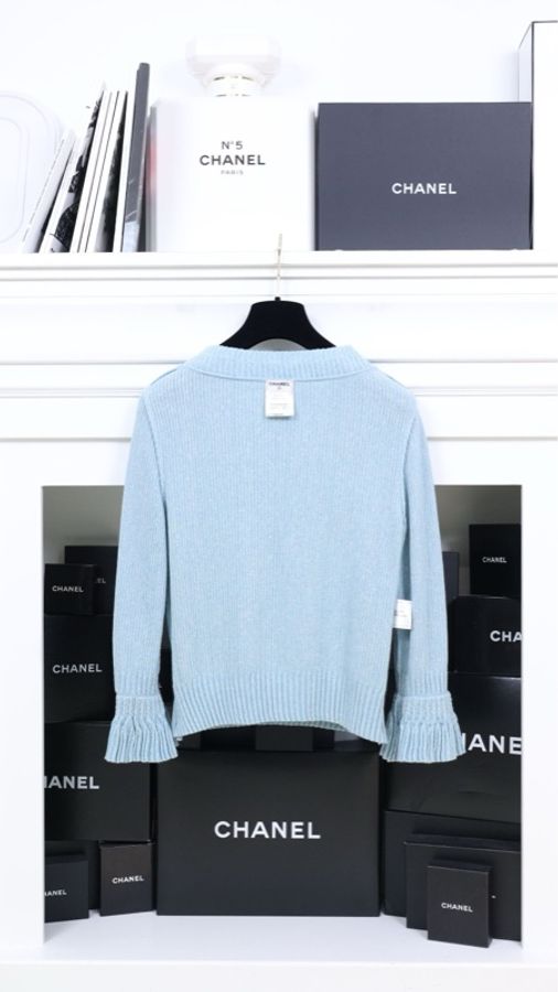 Chanel 13年度假凡尔赛宫系列天蓝色花边袖口圆领毛衣-5