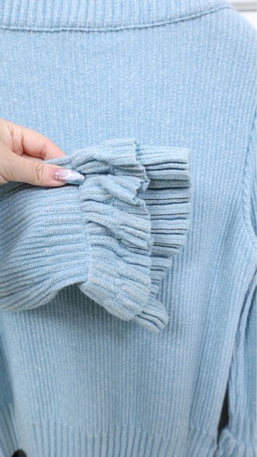 Chanel 13年度假凡尔赛宫系列天蓝色花边袖口圆领毛衣-15