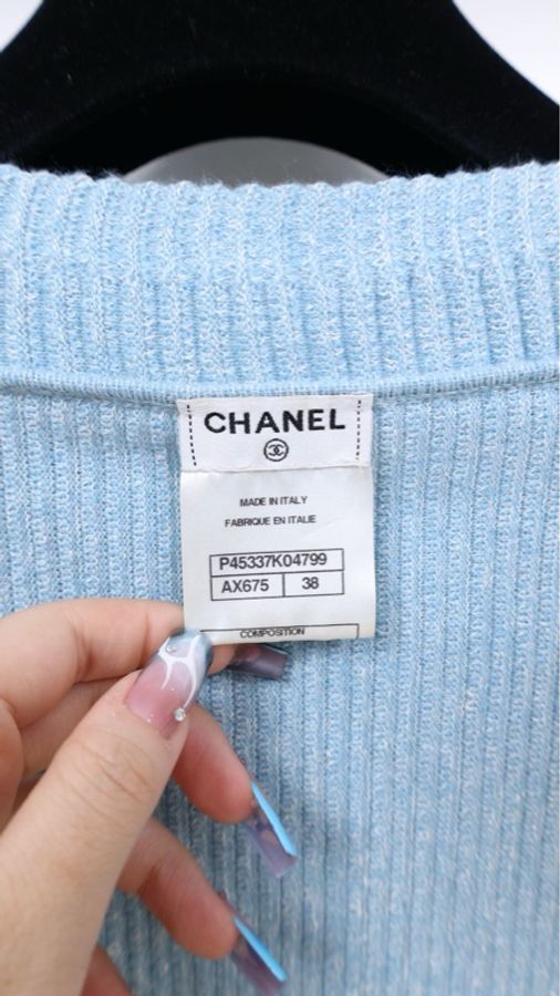 Chanel 13年度假凡尔赛宫系列天蓝色花边袖口圆领毛衣-19