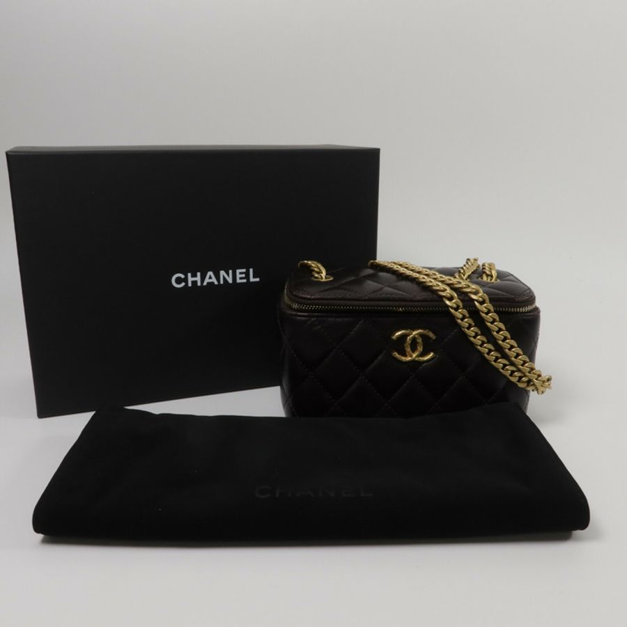 CHANEL 羊皮皮革Vanity Case鏈帶肩背袋-10