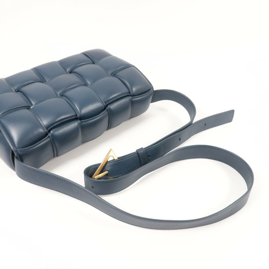BOTTEGA VENETA 羊皮皮革Padded Cassette肩背袋-8