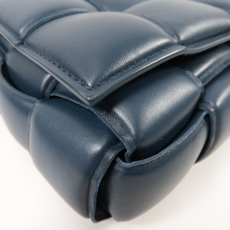 BOTTEGA VENETA 羊皮皮革Padded Cassette肩背袋-9