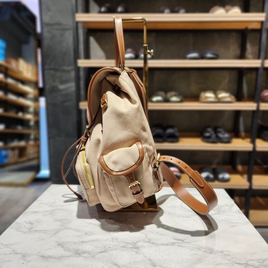 ⏰當季全新品 專櫃8萬🌺Miu Miu 5BZ042 帆布拼皮革多口袋後背包 帆船繩米色/白蘭地色-7