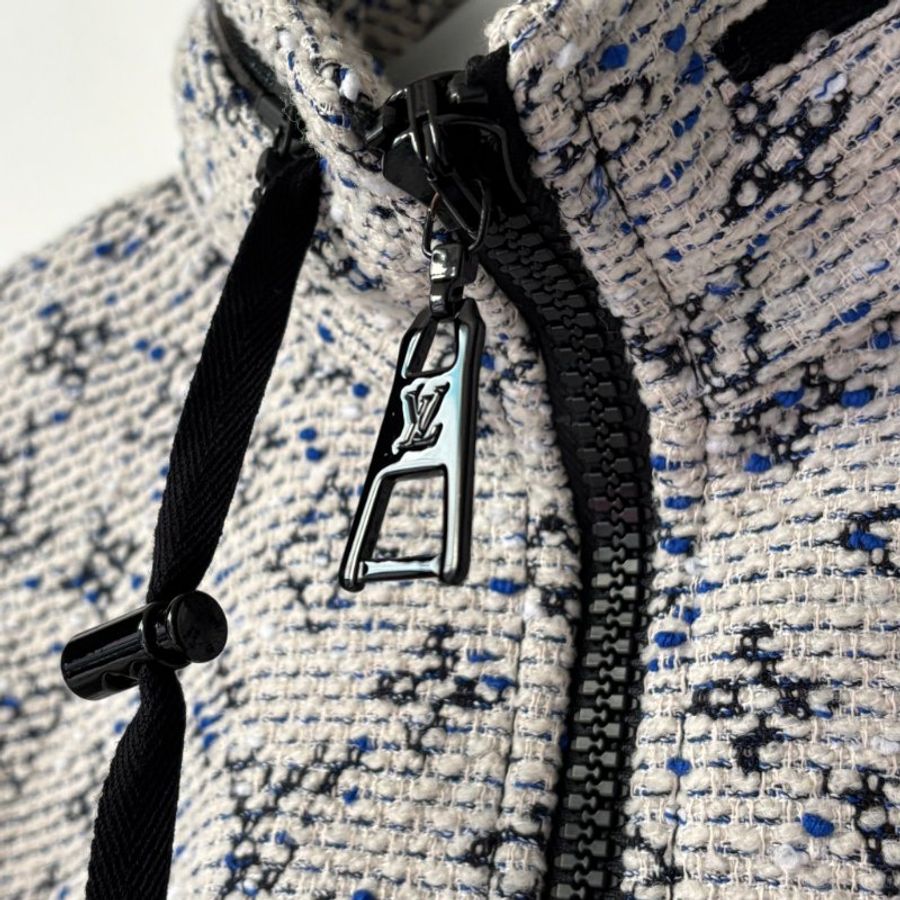 34號 ::LOIUS VUITTON:: LV 藍白 Monogram 緹花連帽拉鍊外套 抽繩下擺-4