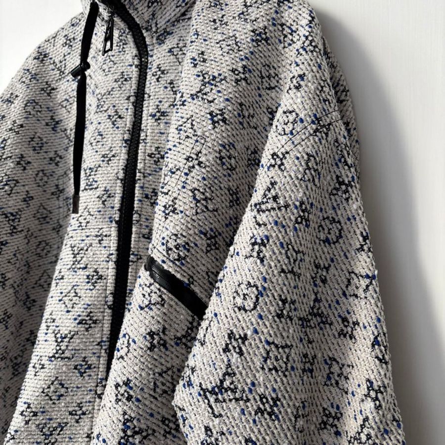 34號 ::LOIUS VUITTON:: LV 藍白 Monogram 緹花連帽拉鍊外套 抽繩下擺-7