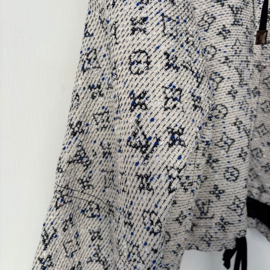 34號 ::LOIUS VUITTON:: LV 藍白 Monogram 緹花連帽拉鍊外套 抽繩下擺-9