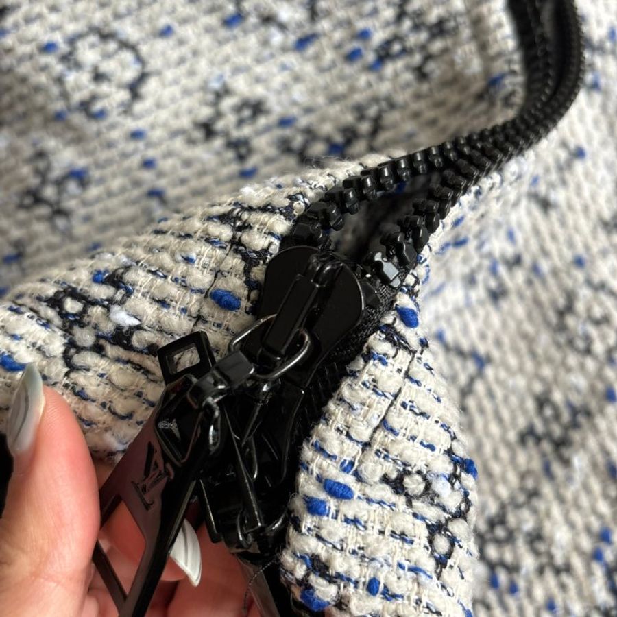 34號 ::LOIUS VUITTON:: LV 藍白 Monogram 緹花連帽拉鍊外套 抽繩下擺-34