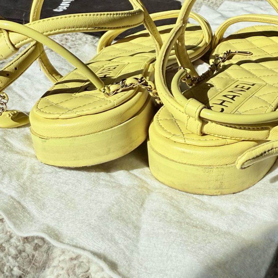 Chanel 小鴨黃色真皮涼鞋 36C碼 23.5公分-3