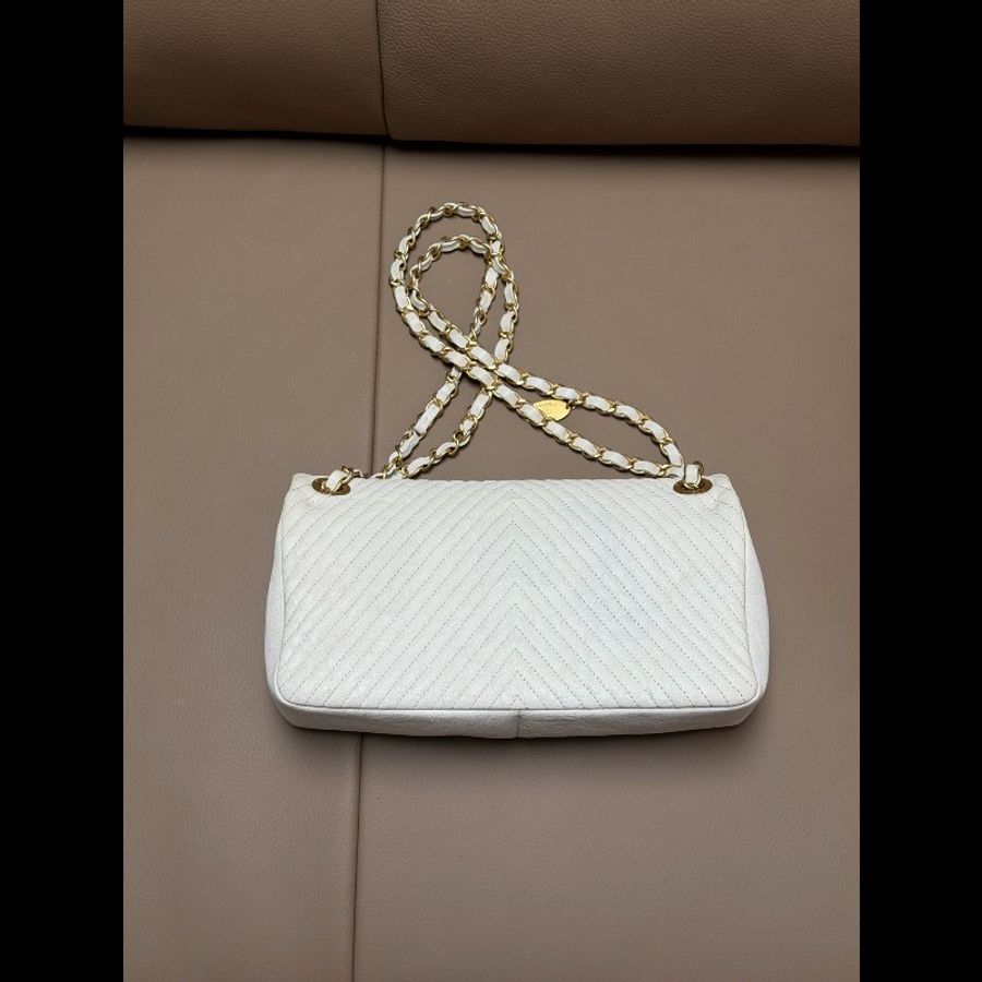 Chanel 香奈兒白色cf牛皮V紋金扣,超級好看-3