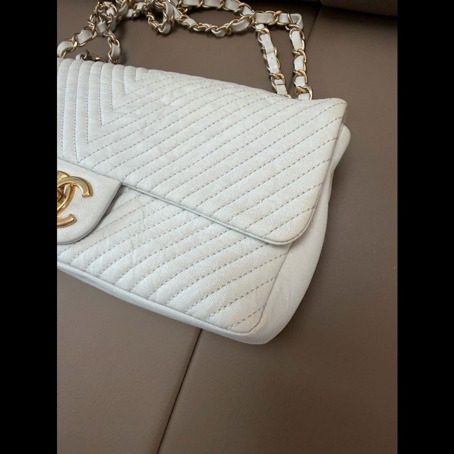 Chanel 香奈兒白色cf牛皮V紋金扣,超級好看-6
