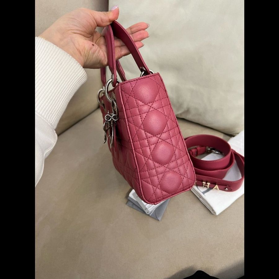DIOR迪奧 Lady Dior My ABCDior淺金色飾面金屬吊飾 四格戴妃小羊皮-4