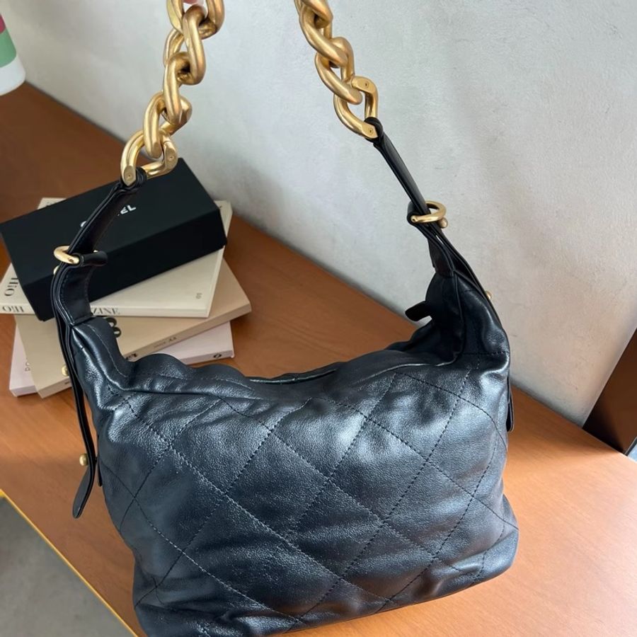 Chanel • 22c黑金嬉皮Hobo餃子包 全新全配-4