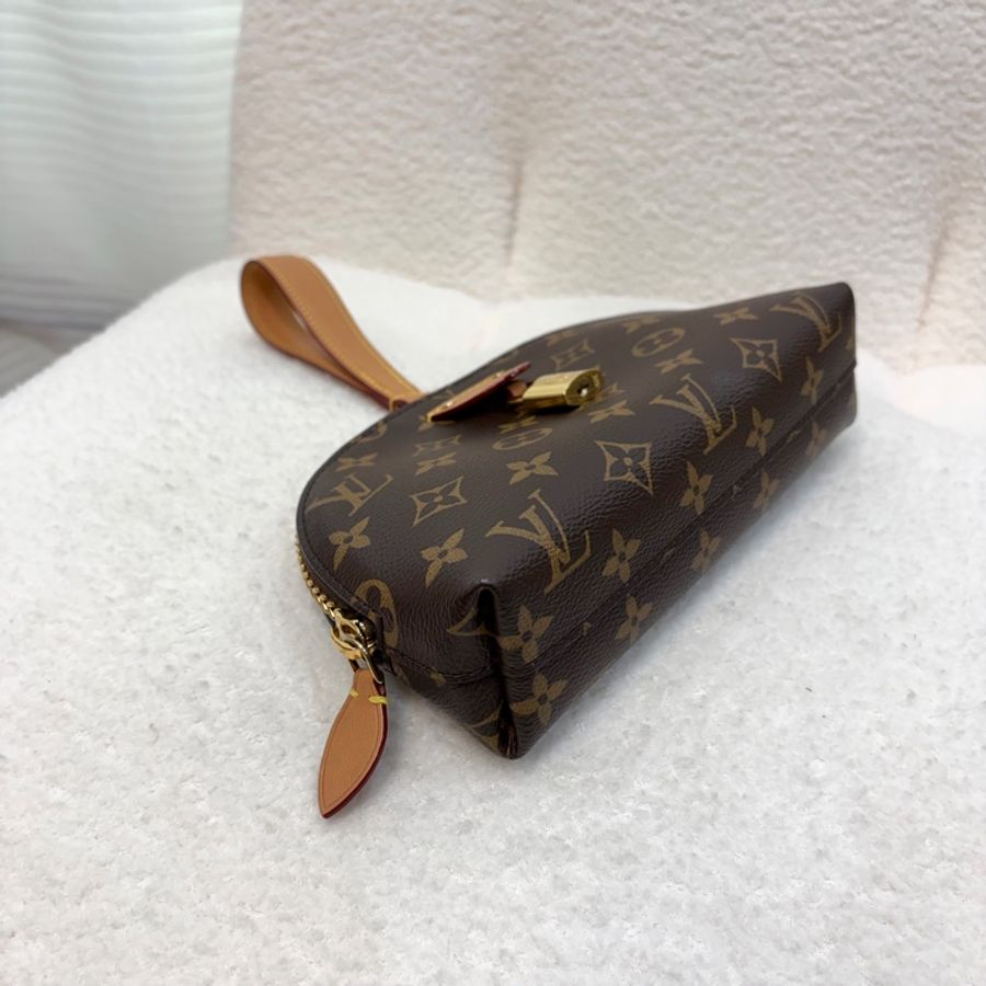 LV 原花鎖頭金葉造型拉鍊手拿包 M44943-14