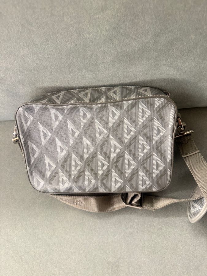 DIOR Hit the Road Gravity 緹花圖騰郵差包-10