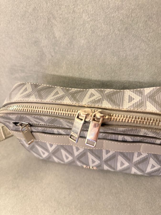 DIOR Hit the Road Gravity 緹花圖騰郵差包-16