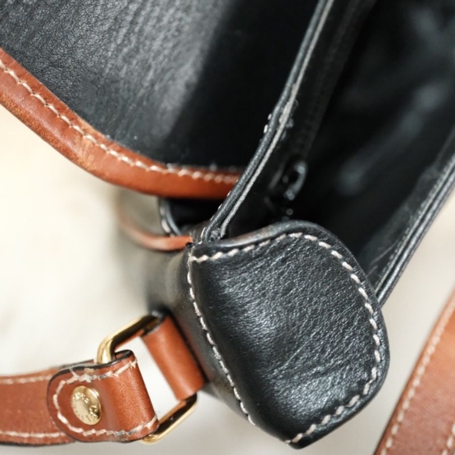 CELINE Vintage 1980s 經典凱旋門金餅 沉靜黑x焦糖棕撞色馬鞍斜背包-10