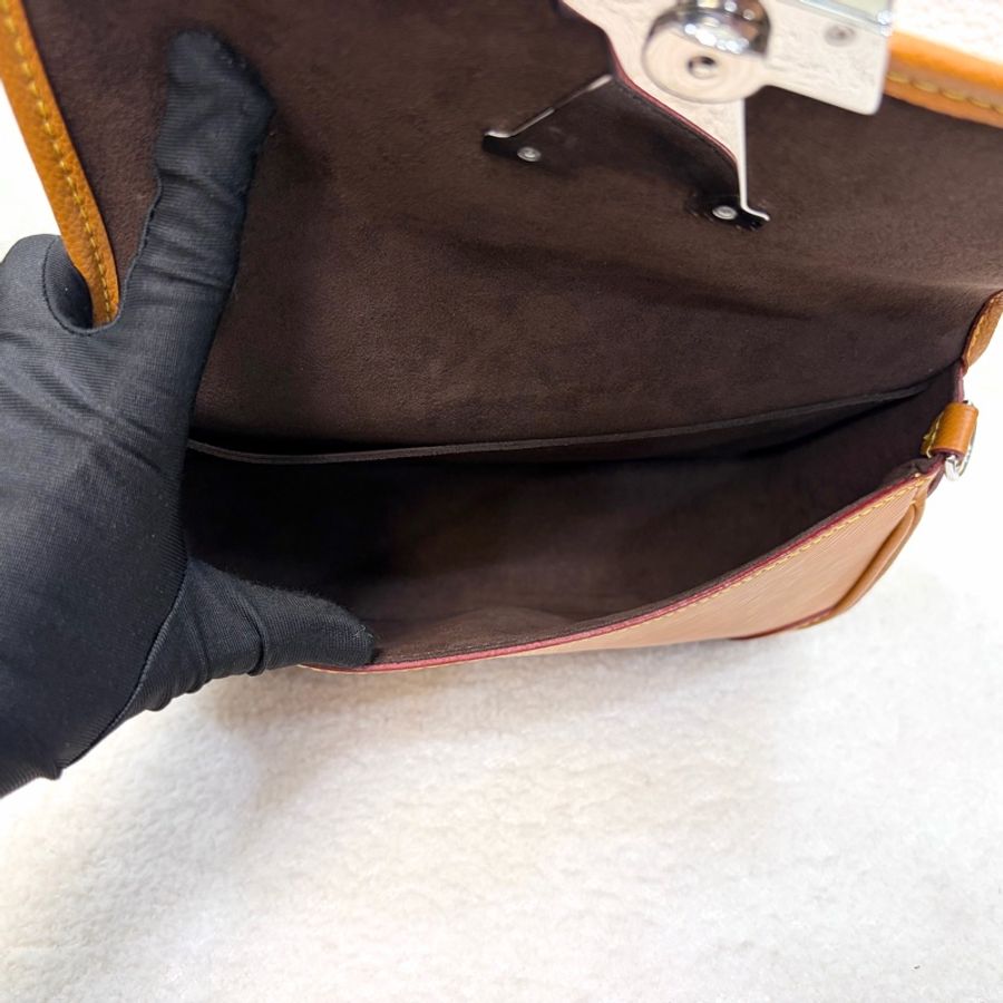 LV 蜜黃EPI牛皮大logo下蓋Buci法棍包M59459-5