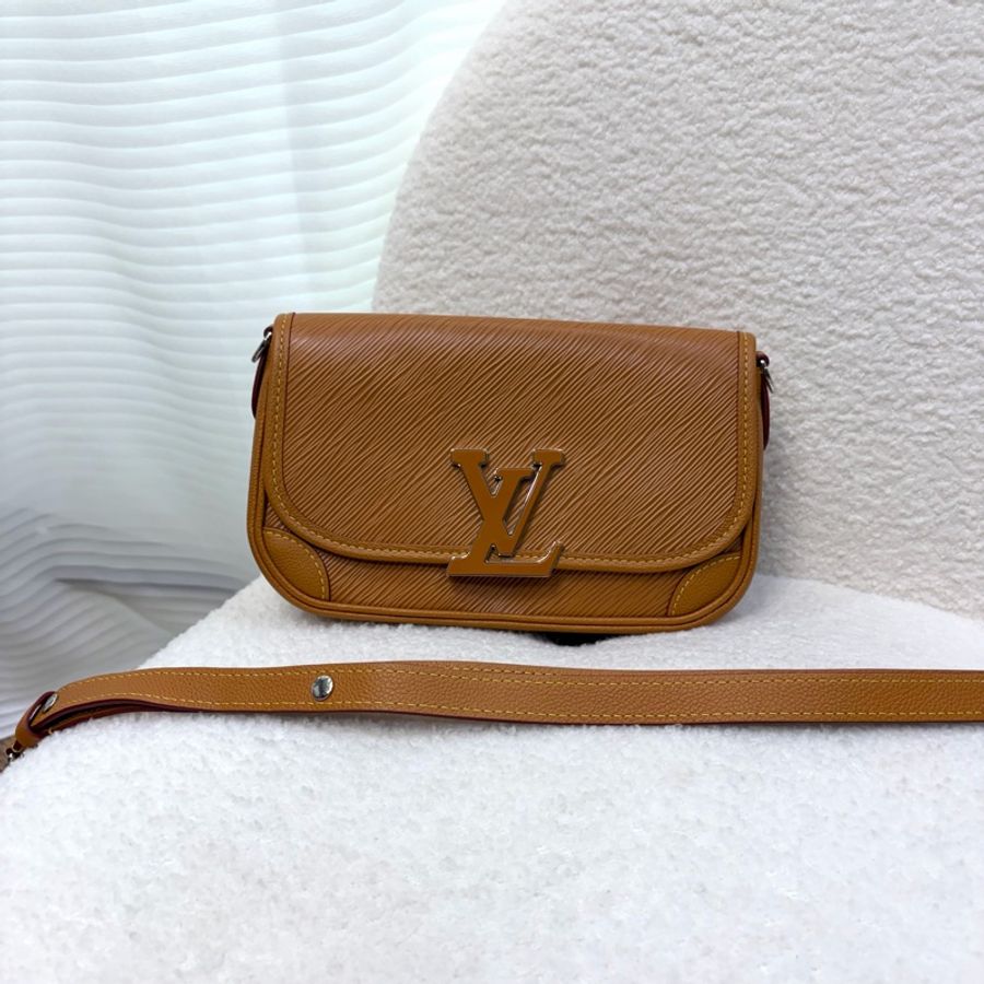 LV 蜜黃EPI牛皮大logo下蓋Buci法棍包M59459-6