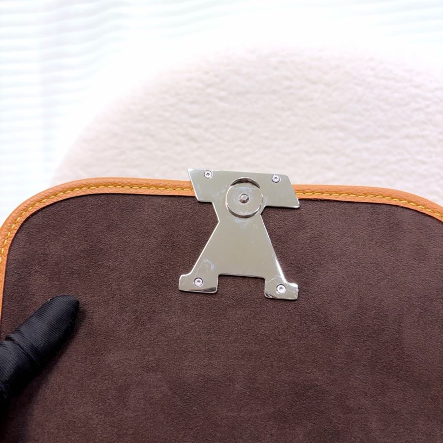 LV 蜜黃EPI牛皮大logo下蓋Buci法棍包M59459-14