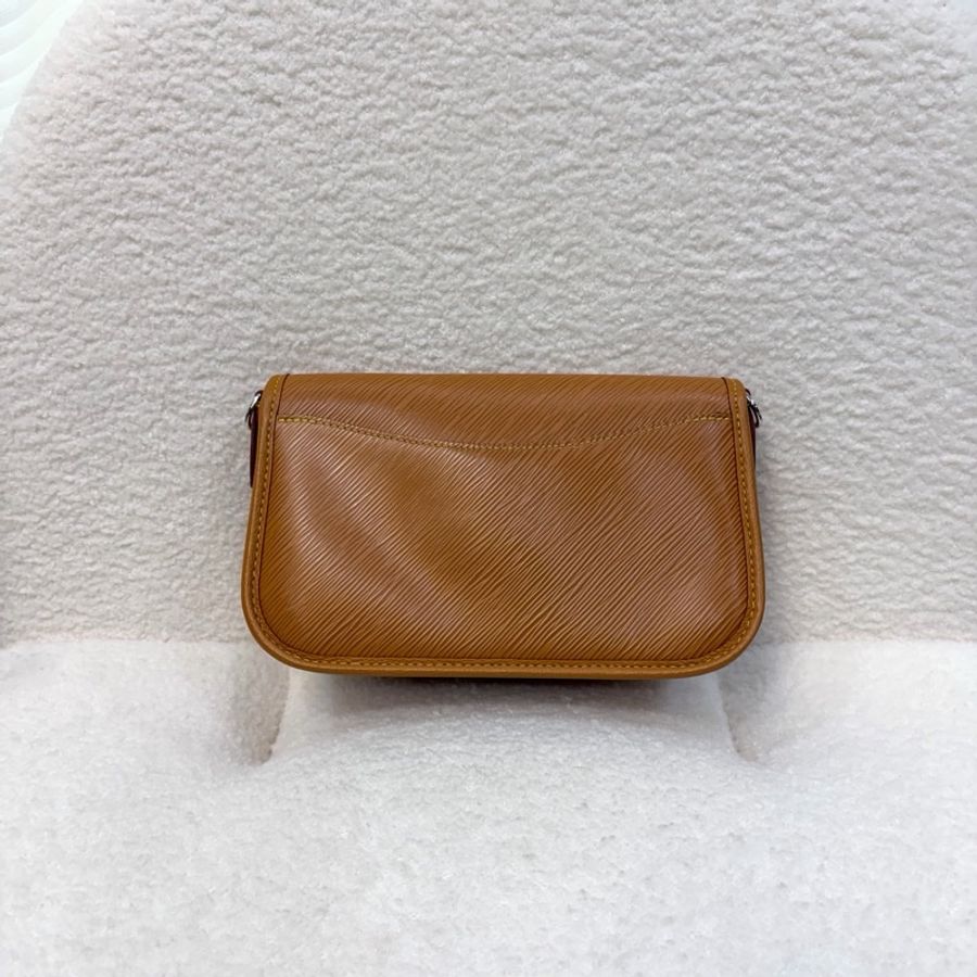 LV 蜜黃EPI牛皮大logo下蓋Buci法棍包M59459-17