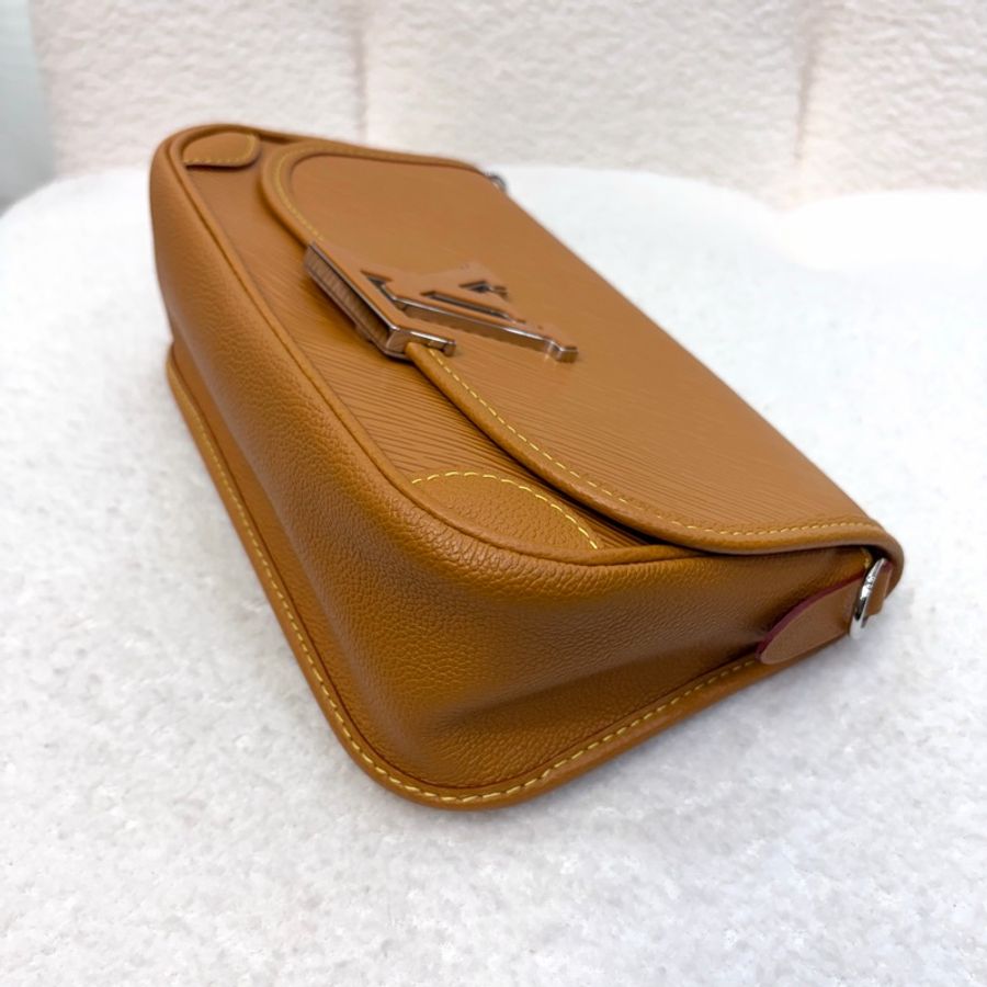 LV 蜜黃EPI牛皮大logo下蓋Buci法棍包M59459-19