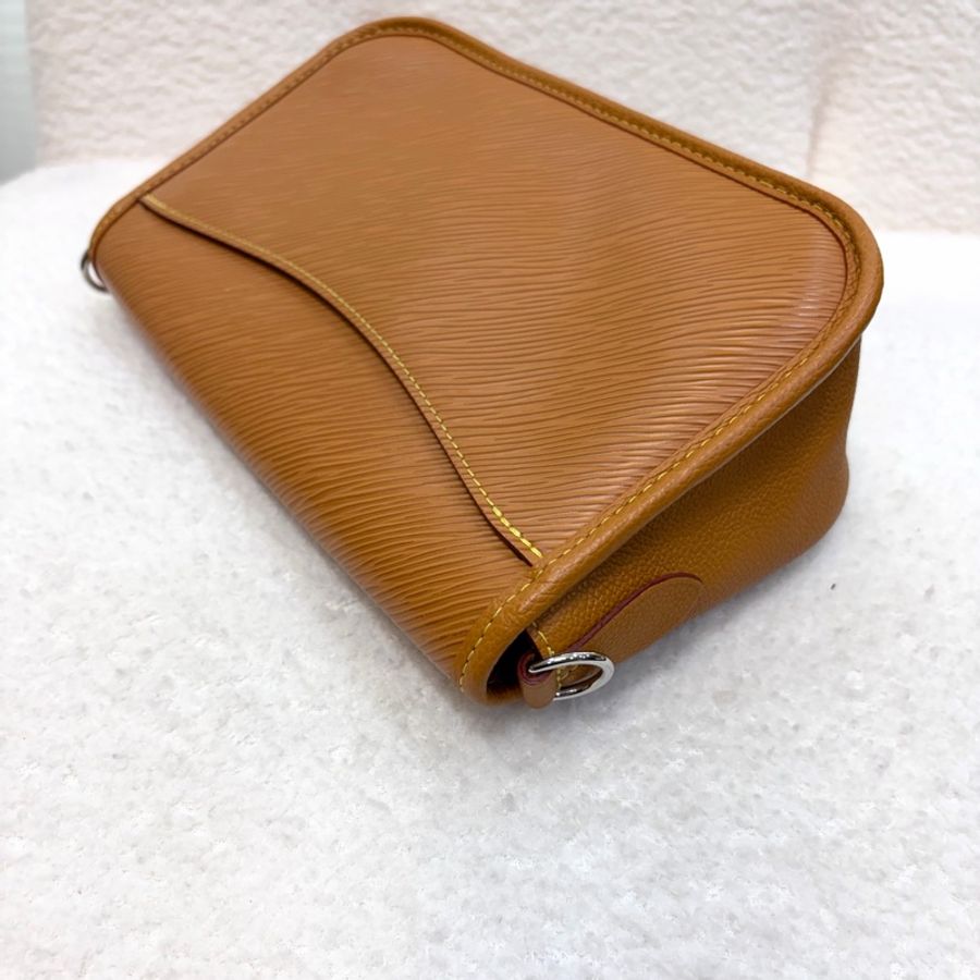 LV 蜜黃EPI牛皮大logo下蓋Buci法棍包M59459-23