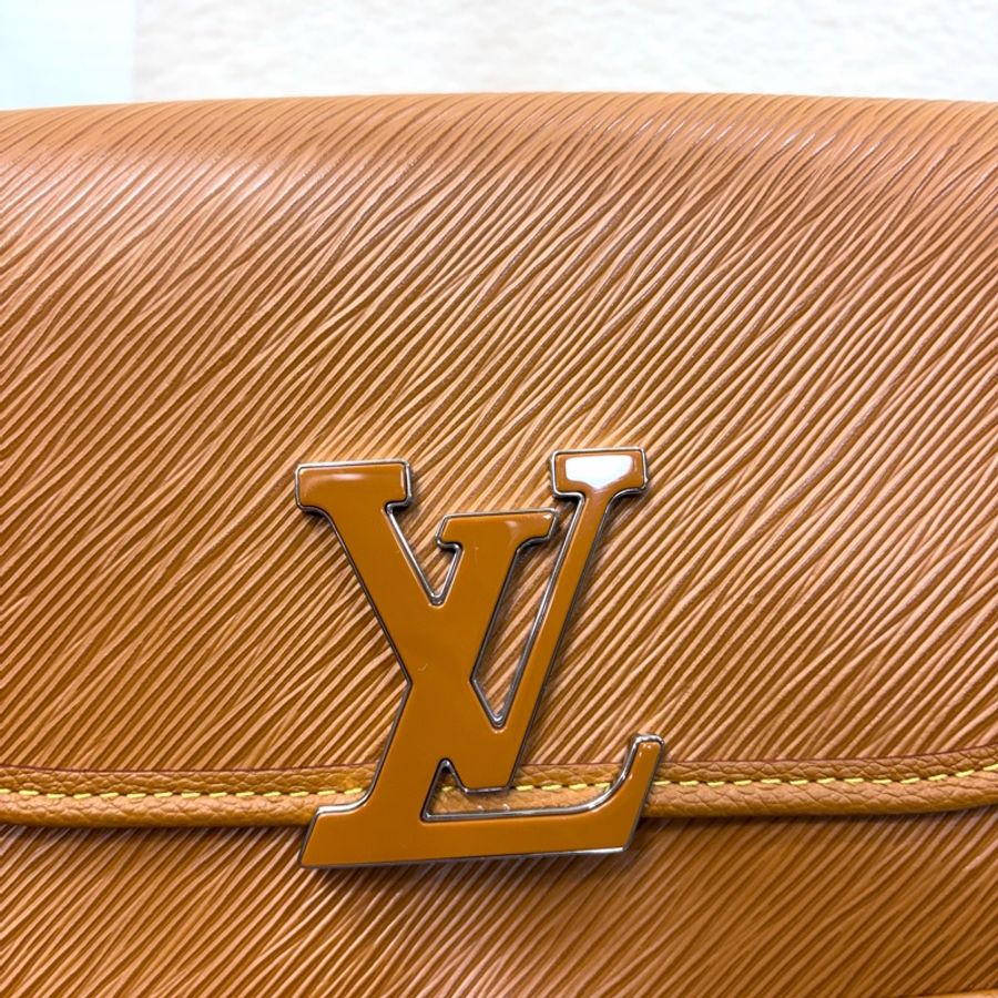 LV 蜜黃EPI牛皮大logo下蓋Buci法棍包M59459-26