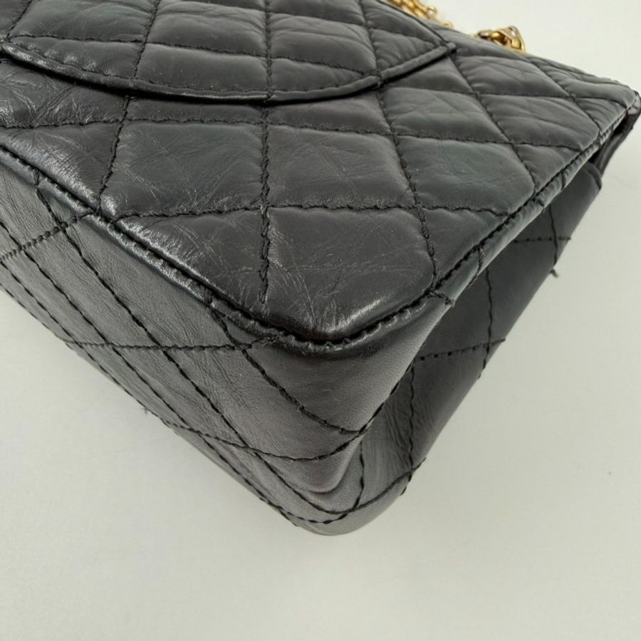 CHANEL - 黑色金釦牛皮2.55 24cm肩側背包-10