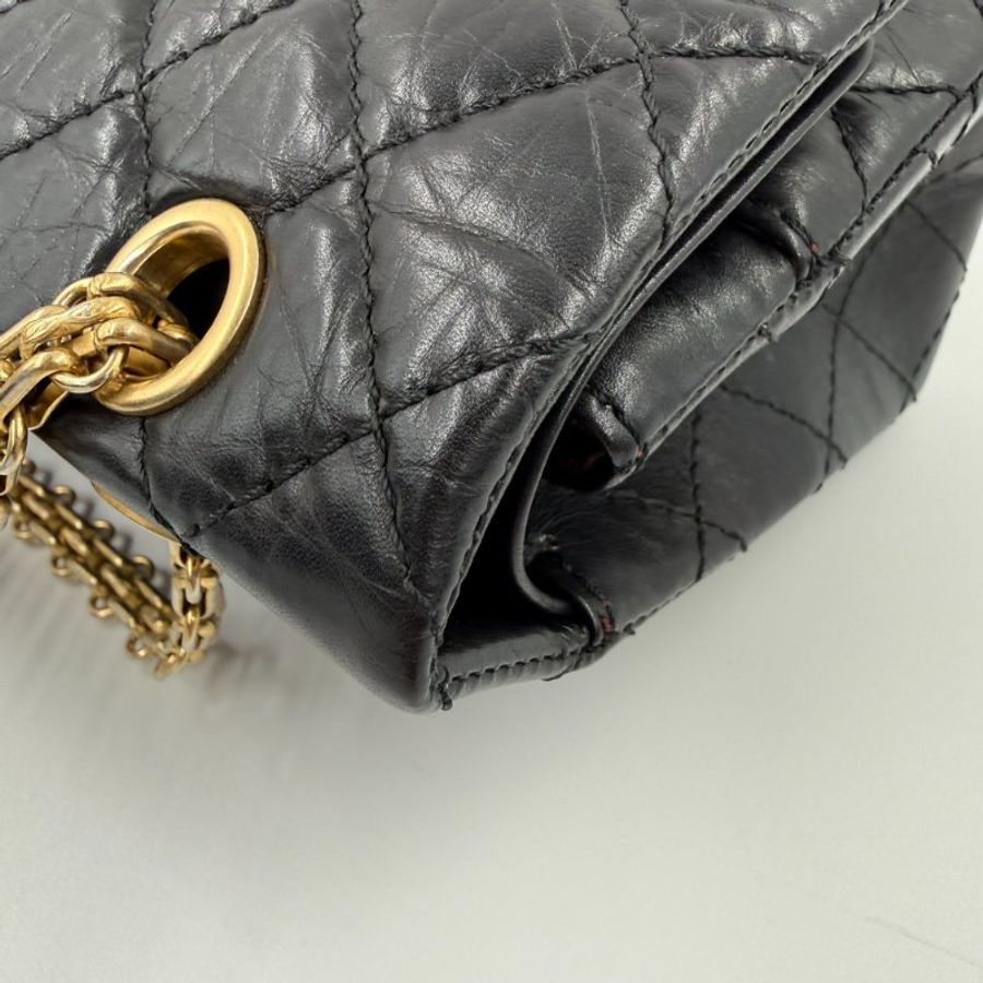 CHANEL - 黑色金釦牛皮2.55 24cm肩側背包-16