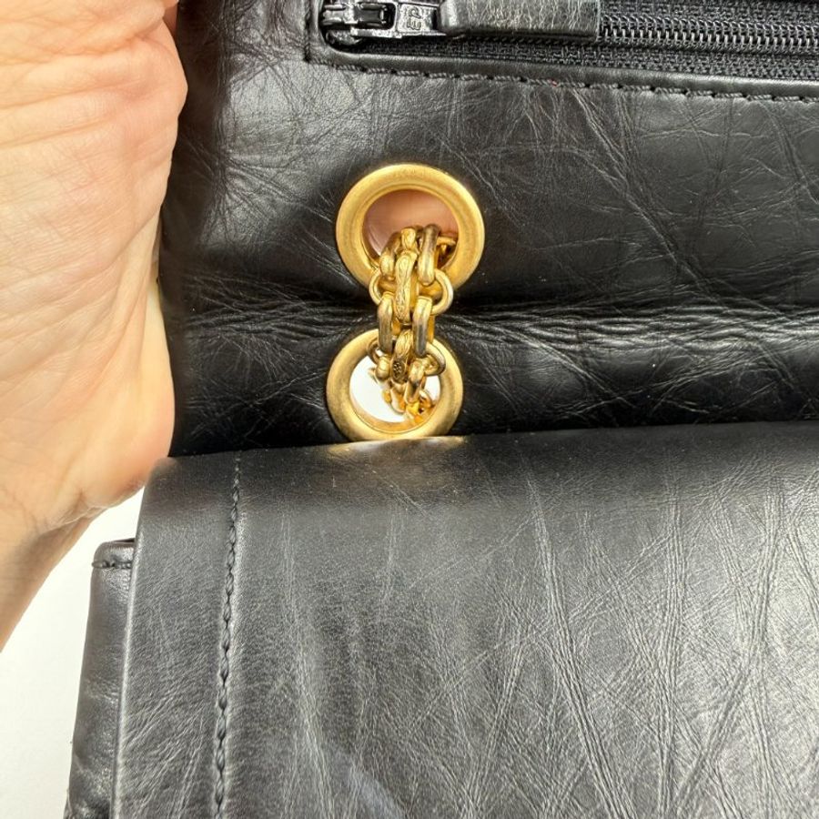 CHANEL - 黑色金釦牛皮2.55 24cm肩側背包-21