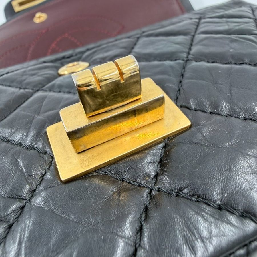 CHANEL - 黑色金釦牛皮2.55 24cm肩側背包-24