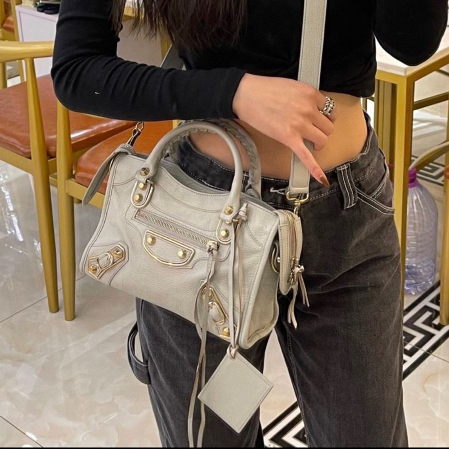 Balenciaga巴黎世家Mini Le City淺灰色金扣迷你機車手提單肩斜挎包 尺寸24*16*9cm附件:肩帶 塵袋 鏡子-6