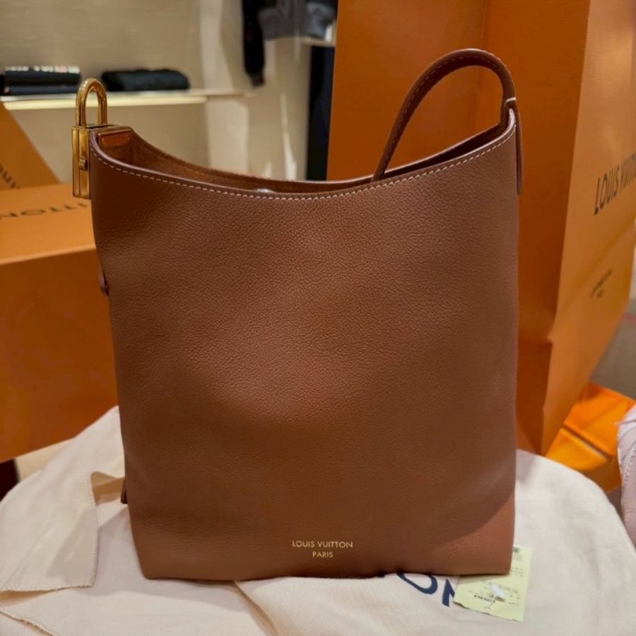 99新🤎✨#LV #LowKey中號全皮hobo #焦糖色新款 #晶片款 #塵袋盒子-3