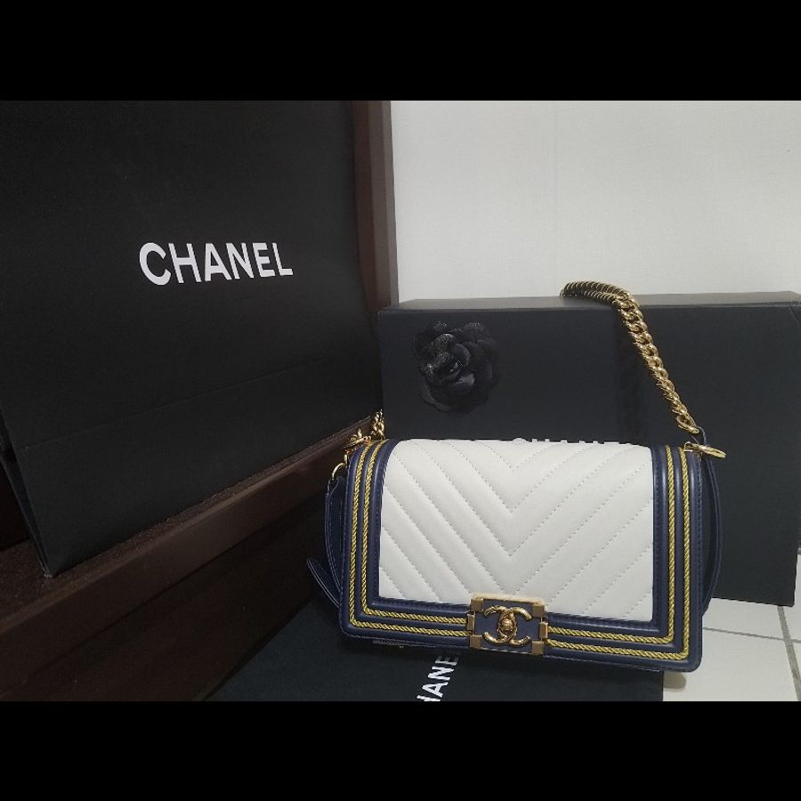 Chanel Boy 25 中號 19C限量海軍藍白拼色 編織金絲線 小牛皮 無卡【無保卡附查碼圖/極致大全配】(附限定黑金山茶花、原廠紙袋)-0