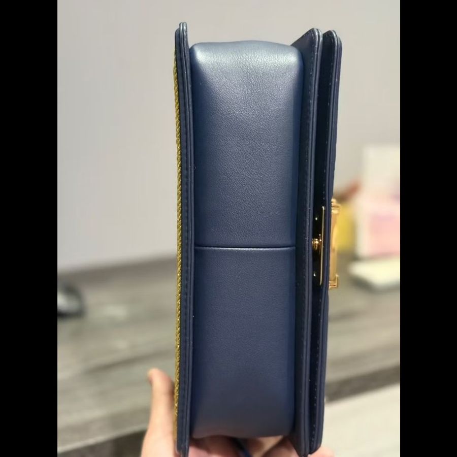 Chanel Boy 25 中號 19C限量海軍藍白拼色 編織金絲線 小牛皮 無卡【無保卡附查碼圖/極致大全配】(附限定黑金山茶花、原廠紙袋)-1