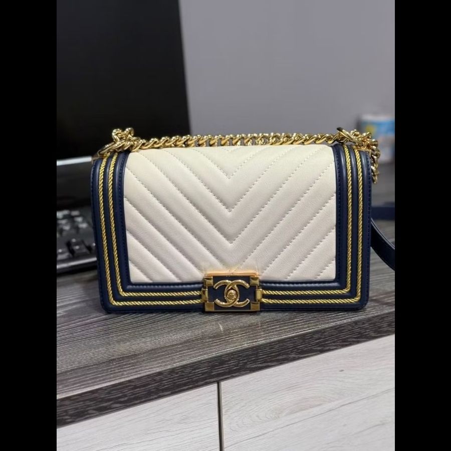 Chanel Boy 25 中號 19C限量海軍藍白拼色 編織金絲線 小牛皮 無卡【無保卡附查碼圖/極致大全配】(附限定黑金山茶花、原廠紙袋)-2