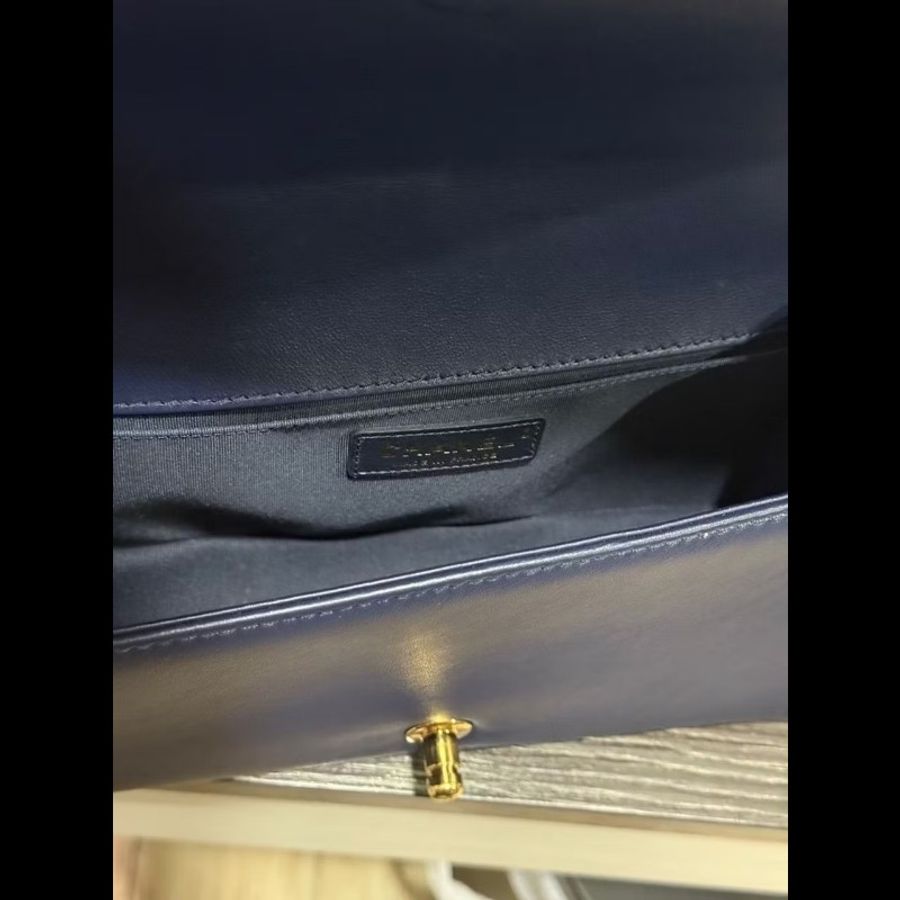 Chanel Boy 25 中號 19C限量海軍藍白拼色 編織金絲線 小牛皮 無卡【無保卡附查碼圖/極致大全配】(附限定黑金山茶花、原廠紙袋)-13