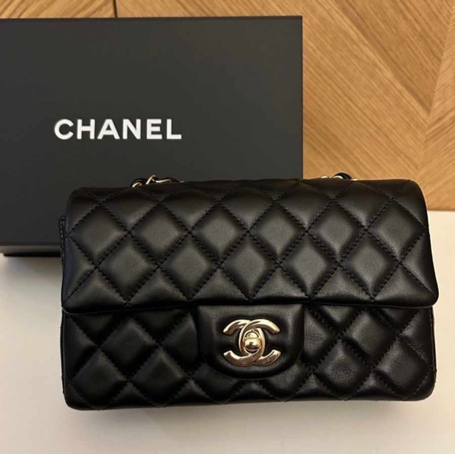 Chanel CF20黑色羊皮淡金扣-0