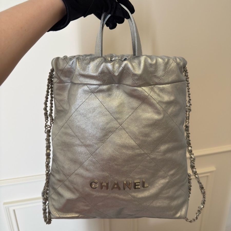 全新全配🪩#Chanel #22bag小號 #太空銀雙肩包 #晶片款-5