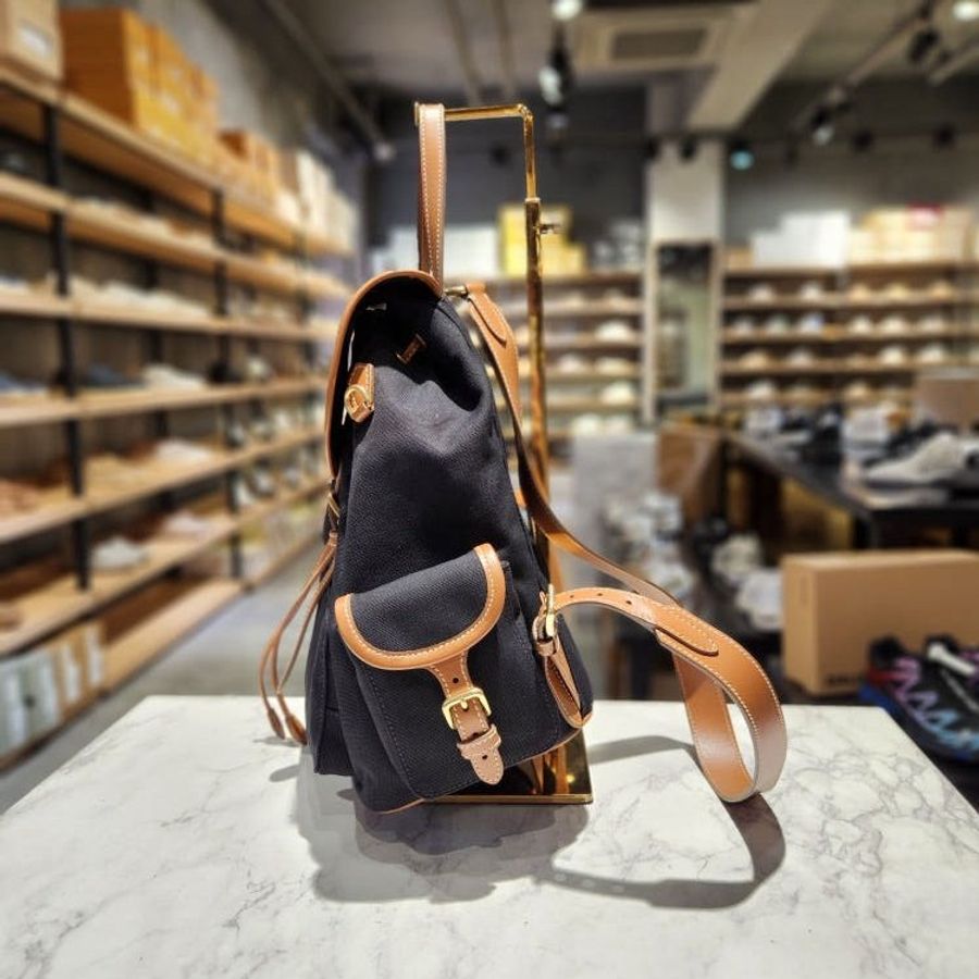 ⏰當季全新品 專櫃8萬🌺Miu Miu 5BZ042 帆布拼皮革多口袋後背包 矢車菊藍色/白蘭地色-2