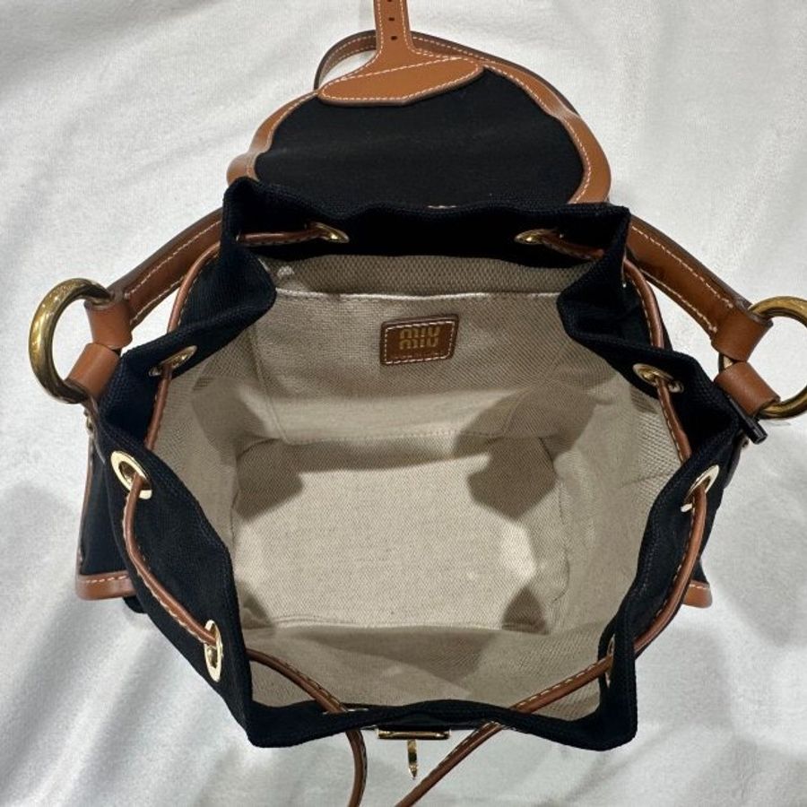 ⏰當季全新品 專櫃8萬🌺Miu Miu 5BZ042 帆布拼皮革多口袋後背包 矢車菊藍色/白蘭地色-6