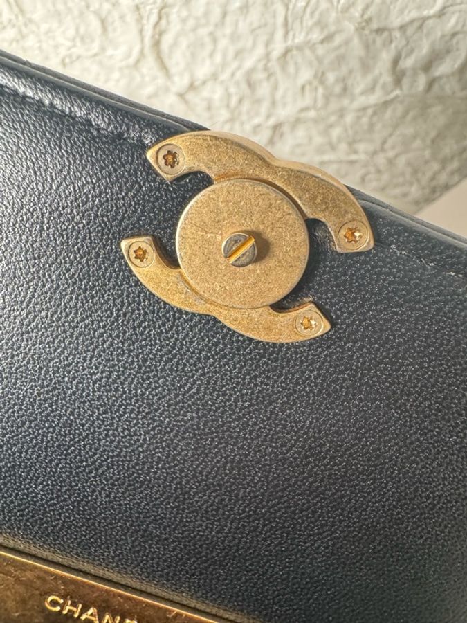 Chanel香奈兒黑金 鏤空琺瑯手柄 Kelly-17
