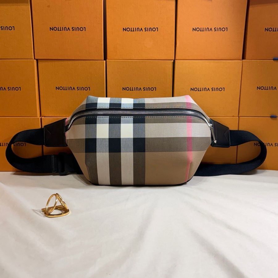 ✨近新閒置 Burberry 巴寶莉 新款 格紋大腰包/胸包-1