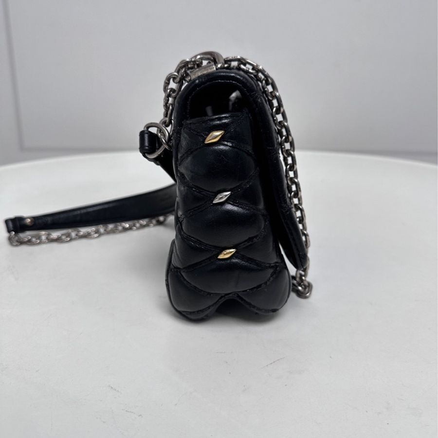Louis Vuitton • 經典Twist 黑銀羊皮卯釘鏈條包-4