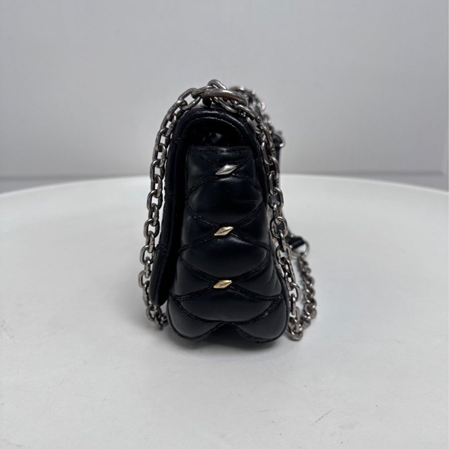 Louis Vuitton • 經典Twist 黑銀羊皮卯釘鏈條包-5